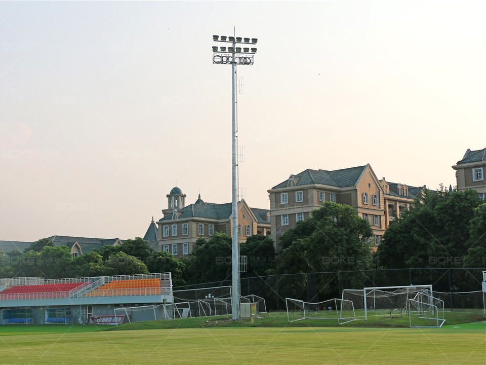 名称： 广州清远恒大足球训练场攀爬式高杆灯